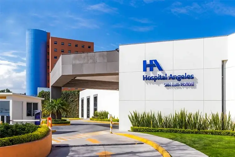 Hospital Ángeles Guadalajara - Fachada principal y servicios especializados