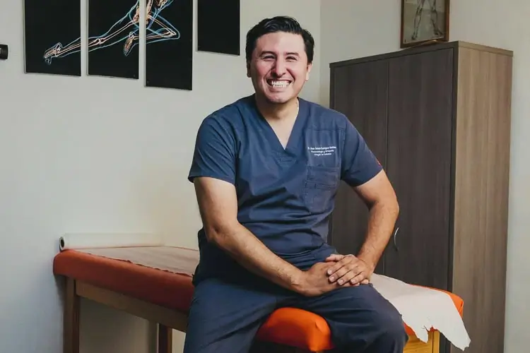 Dr. Juan Pérez - Especialista en Traumatología y Ortopedia Guadalajara